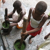 The girls are making Pondu